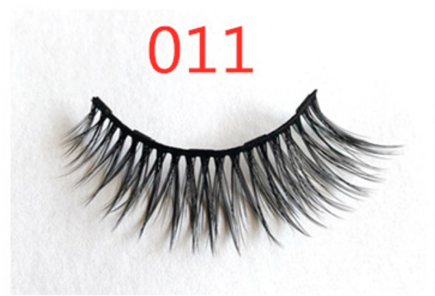 A Pair Of False Eyelashes With Magnets In Fashion - QWIEL®