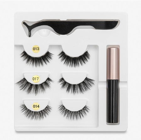 A Pair Of False Eyelashes With Magnets In Fashion - QWIEL®