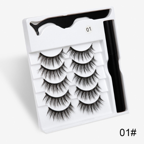 A Pair Of False Eyelashes With Magnets In Fashion - QWIEL®