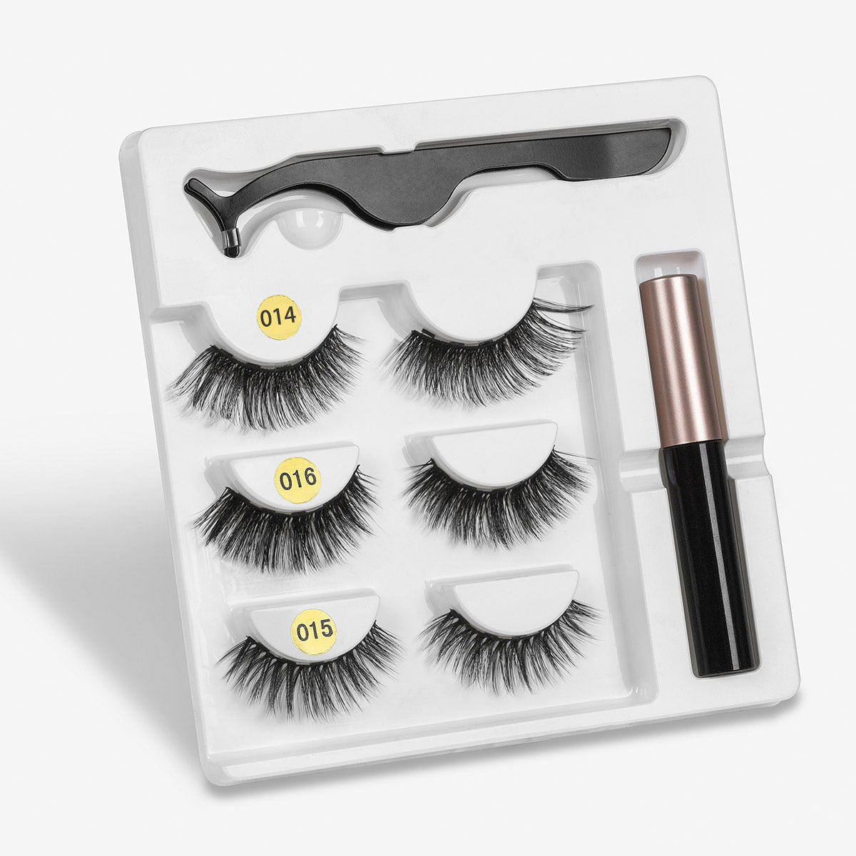 A Pair Of False Eyelashes With Magnets In Fashion - QWIEL®