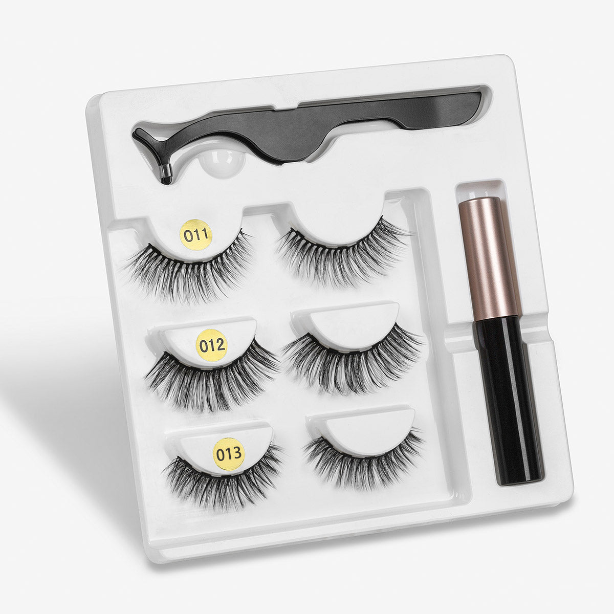 A Pair Of False Eyelashes With Magnets In Fashion - QWIEL®
