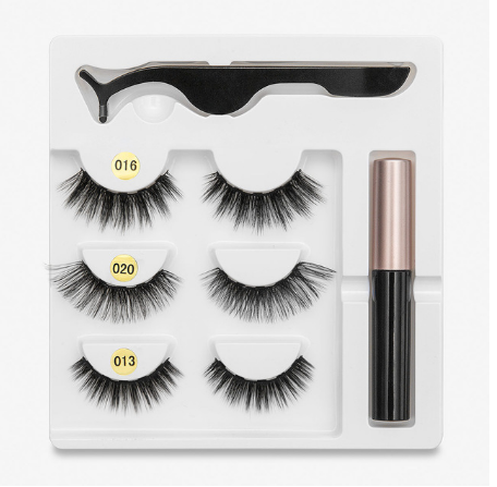 A Pair Of False Eyelashes With Magnets In Fashion - QWIEL®