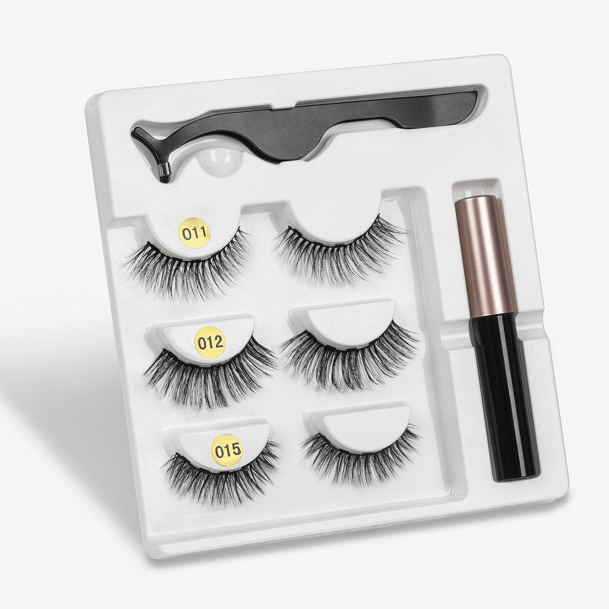 A Pair Of False Eyelashes With Magnets In Fashion - QWIEL®