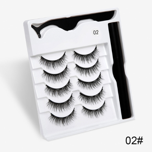 A Pair Of False Eyelashes With Magnets In Fashion - QWIEL®