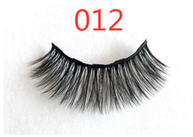 A Pair Of False Eyelashes With Magnets In Fashion - QWIEL®