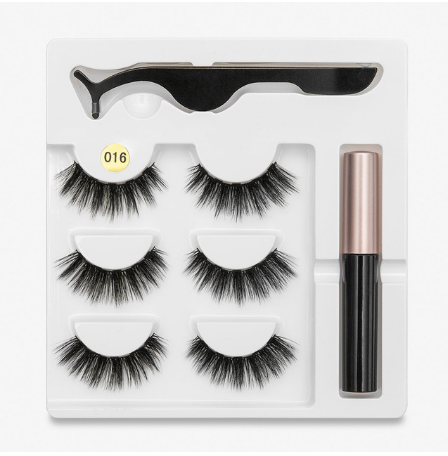 A Pair Of False Eyelashes With Magnets In Fashion - QWIEL®