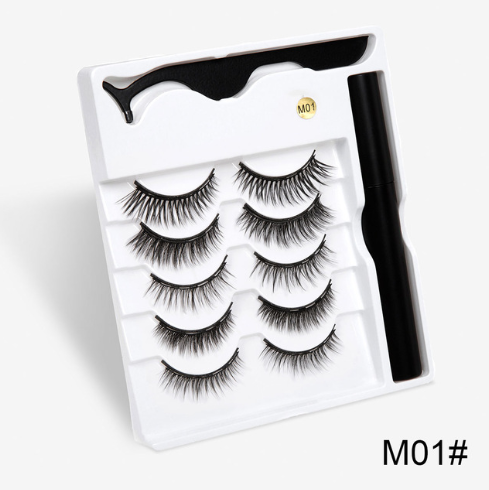 A Pair Of False Eyelashes With Magnets In Fashion - QWIEL®