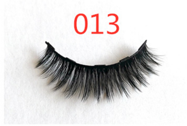 A Pair Of False Eyelashes With Magnets In Fashion - QWIEL®