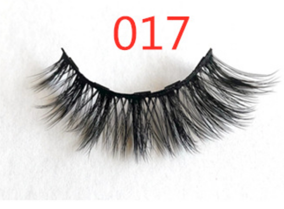 A Pair Of False Eyelashes With Magnets In Fashion - QWIEL®