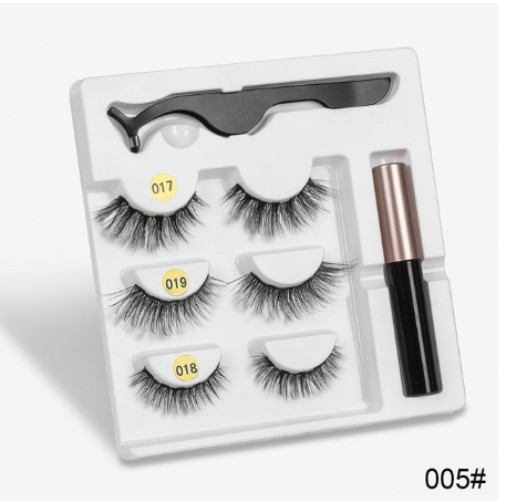 A Pair Of False Eyelashes With Magnets In Fashion - QWIEL®