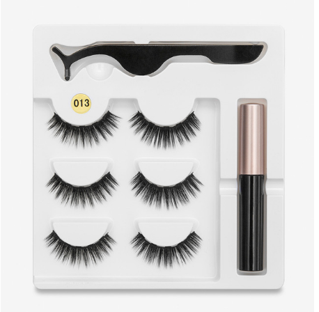 A Pair Of False Eyelashes With Magnets In Fashion - QWIEL®