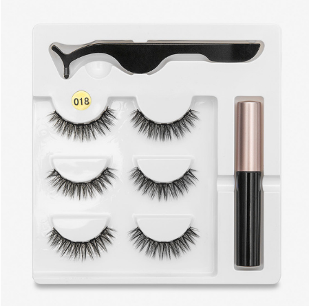 A Pair Of False Eyelashes With Magnets In Fashion - QWIEL®