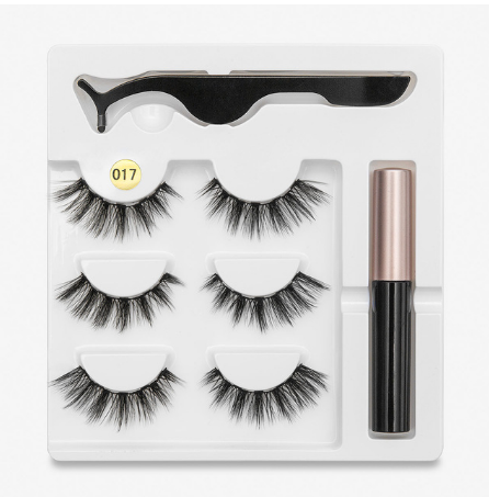 A Pair Of False Eyelashes With Magnets In Fashion - QWIEL®