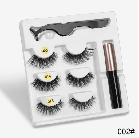A Pair Of False Eyelashes With Magnets In Fashion - QWIEL®